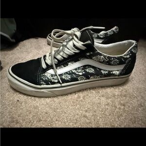 Vans skull sneakers